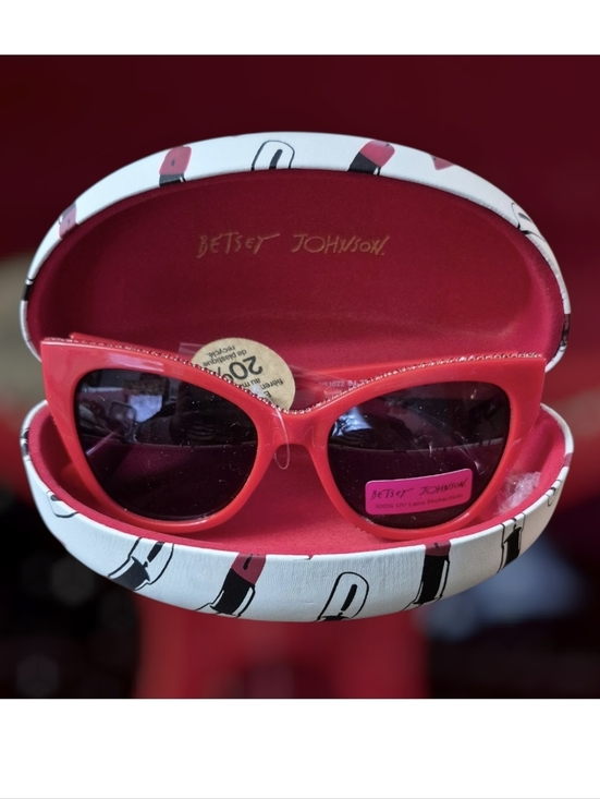 Betsey Johnson Accessories - Betsey Johnson Fashionista Cat-Eye Sunglasses In Red With Betsey Case